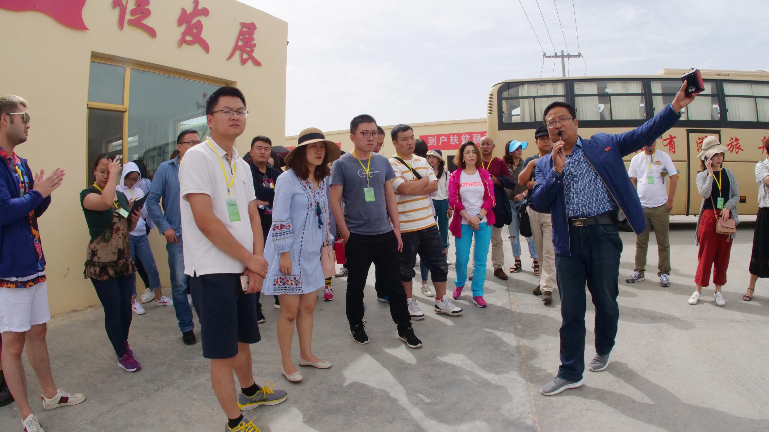 红柳湾村民委员会最新领导概览